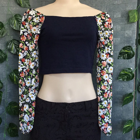 Free2BU Blue Top with puffy L/S Shoulders with white daisy & red flower pattern - Size 10